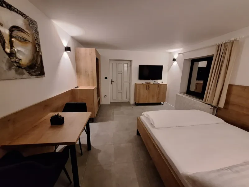 Najem ugodne sobe Komenda