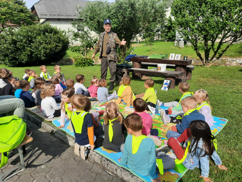 Z veseljem starše in malčke pričakujemo v našem vrtcu. 