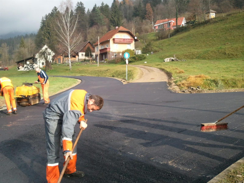 Komunalne ureditve in asfaltiranje cest Koroška