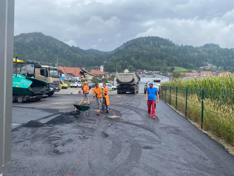 Cenovno ugodne komunalne ureditve in asfaltiranje cest Koroška