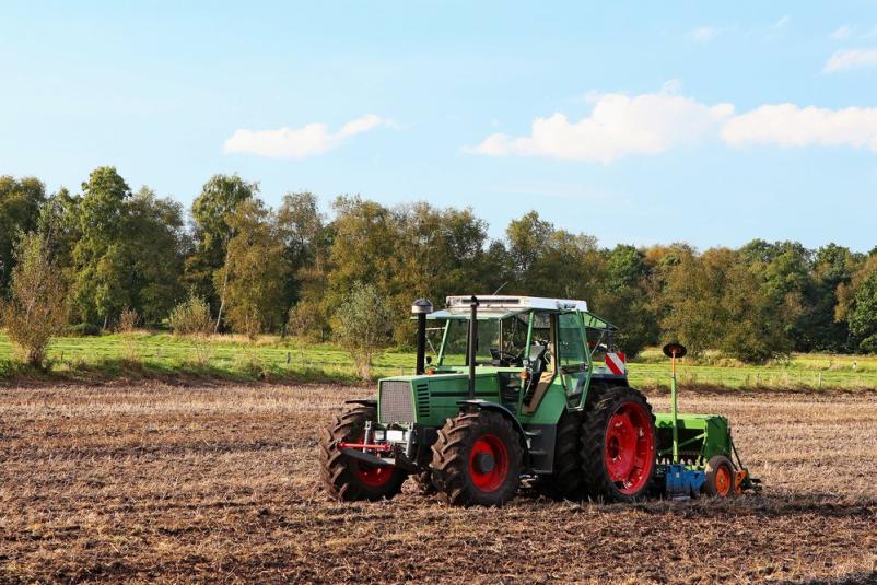 Kvalitetne storitve s kmetijsko in gozdarsko mehanizacijo