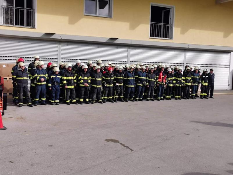 Pomoč prostovoljnih gasilcev Dol pri Ljubljani