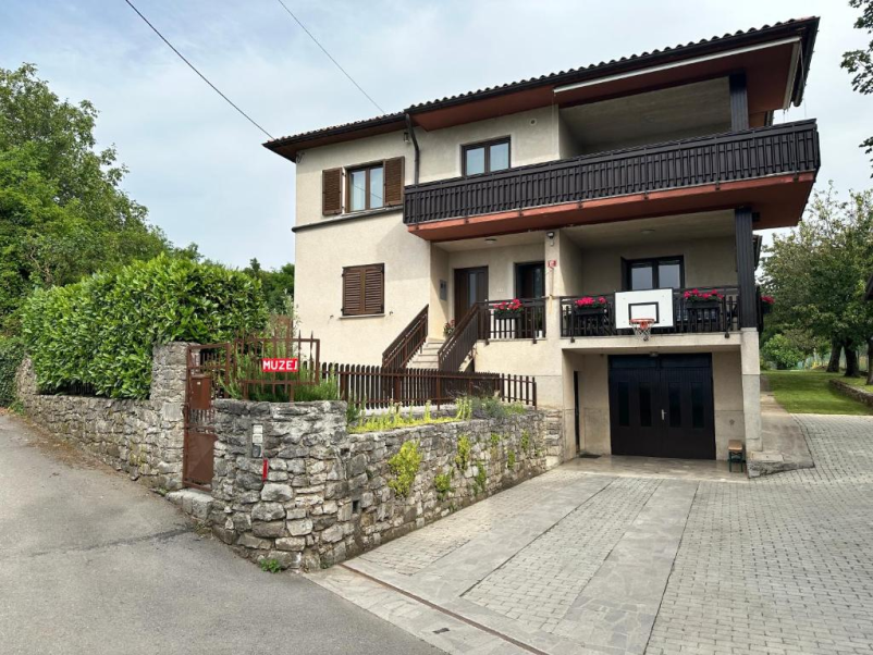 Najem apartmaja za 6 oseb Sežana, Primorska