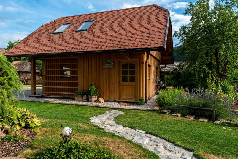 Rent an affordable glamping house in Ribnica, Slovenia