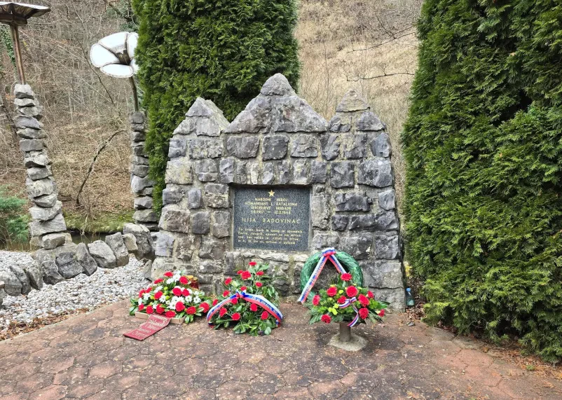 Spomenik na kraju kjer se je odvijala znamenita bitka.
