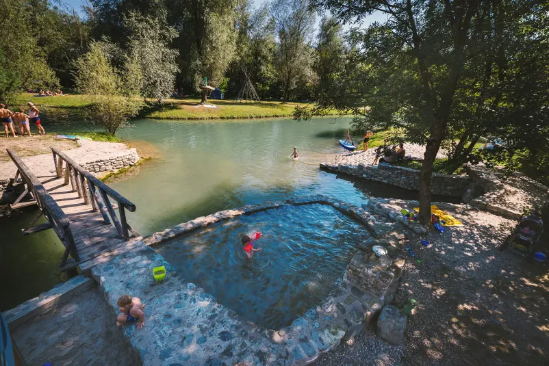 Camping Menina