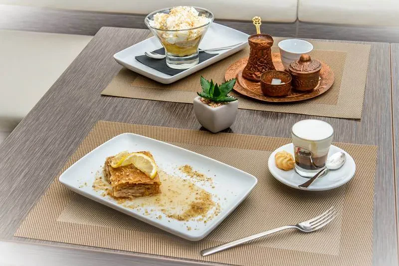 Sladice v balkanski restavracii Pavza