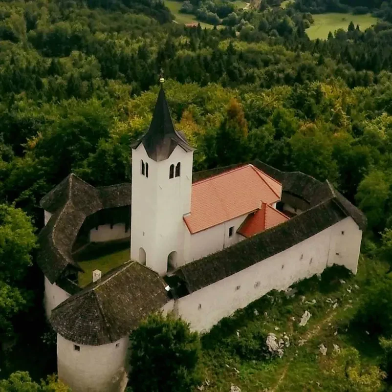 Ohranjanje srednjeveške tradicije, šeg in navad