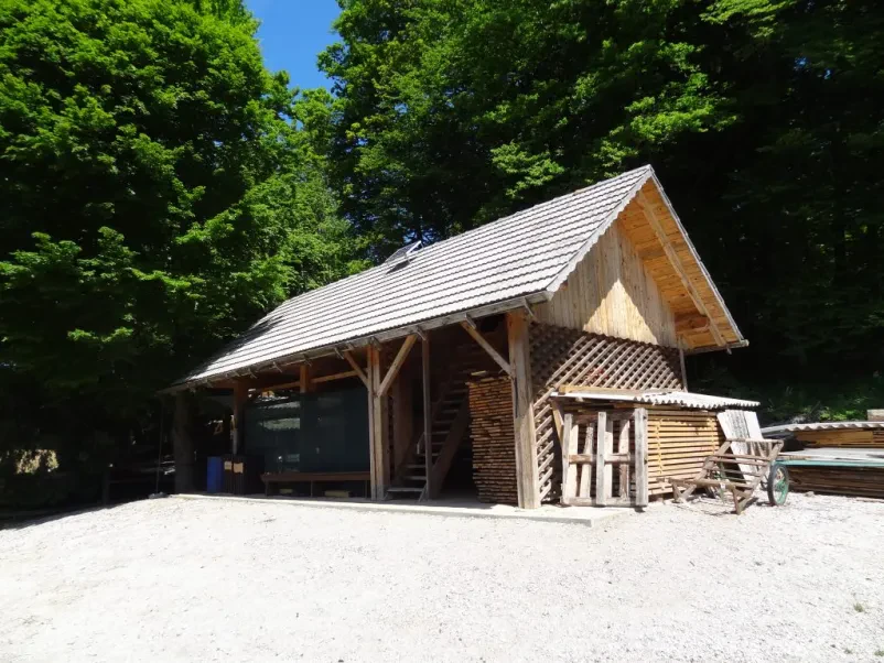 Koča ob gozdu Grosuplje