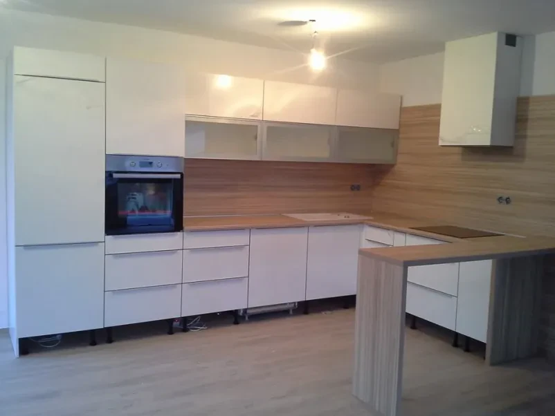 Kuhinje in lesene stopnice po meri Savinjska