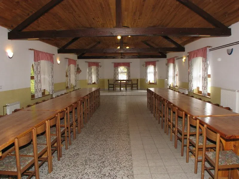 Prostor za zaključene družbe Apače