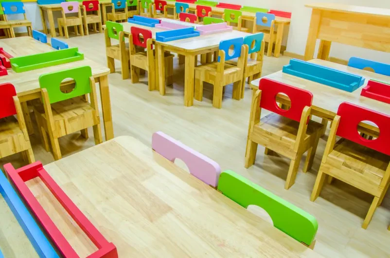 Qualitative Herstellung von Kinderstühlen für Kindergärten und Schulen in Slowenien