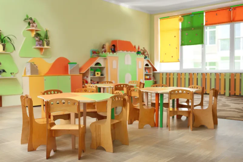 Herstellung von Kinderstühlen für Kindergärten und Schulen in Slowenien und Ausland