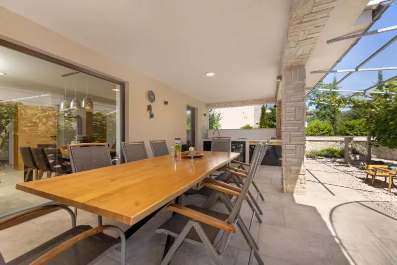 Rent a family vacation house for 10 people with pool on Krk island