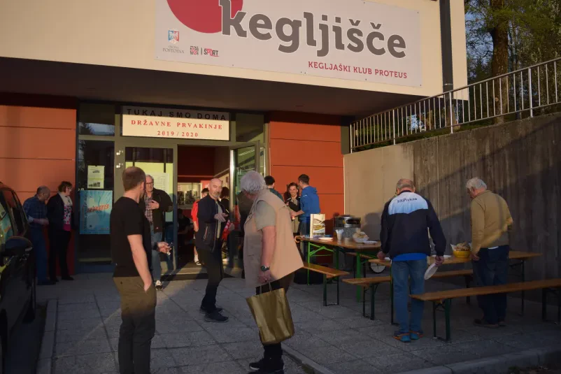 Kegljanje Postojna