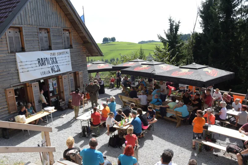 Informacijska točka za turiste Žiri