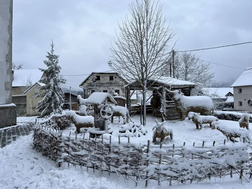 Jaslice iz naravnih materialov Sedraž
