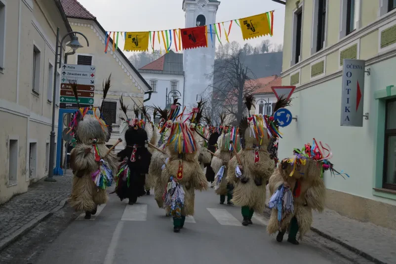 Pridružite se kulturnemu društvu Koranti Demoni