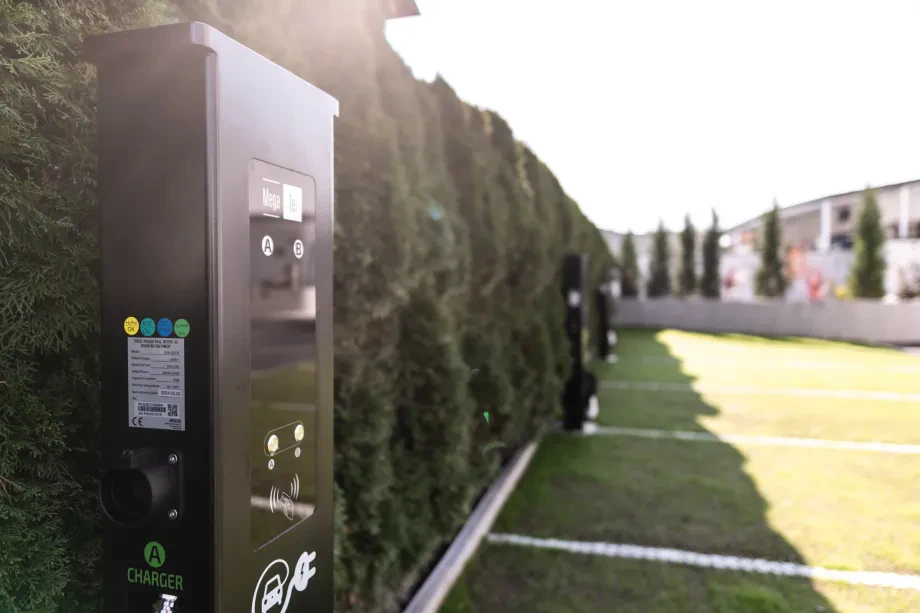Električna vozila in polnjenje brez zapletov