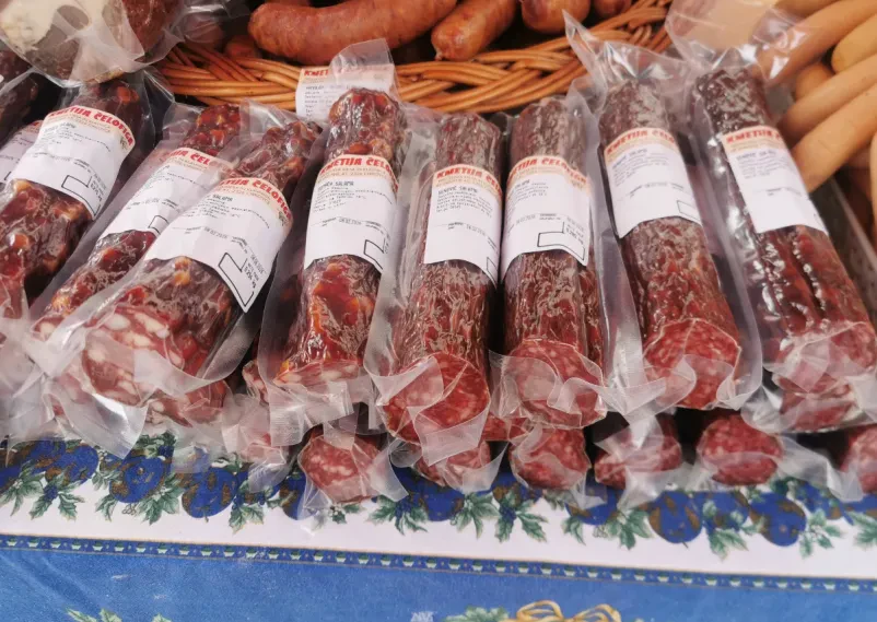 Degustacija domačih mesnin na kmetiji Podravska
