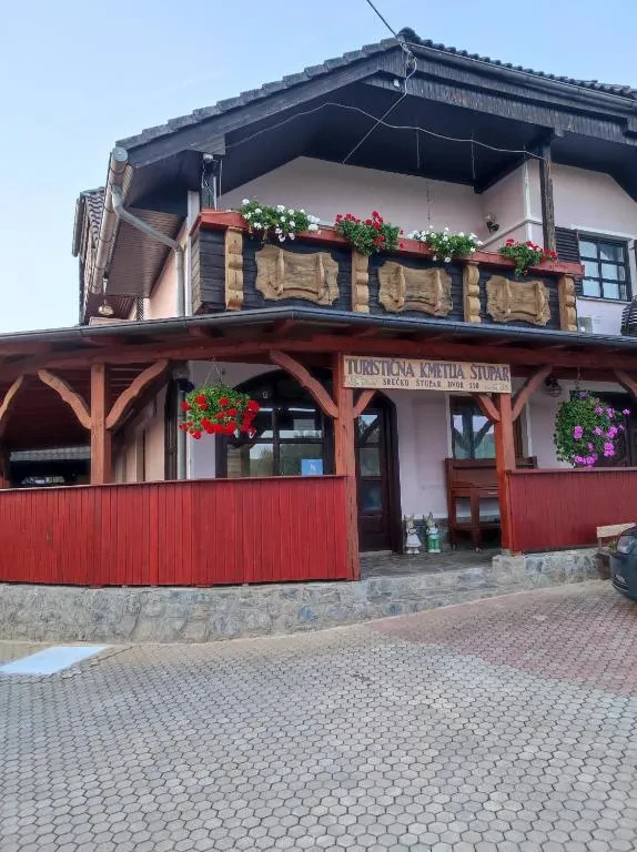 Nočitev na turistični kmetiji Dvor, Žužemberk