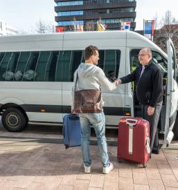 Hiter kombi prevoz potnikov na letališče Maribor 