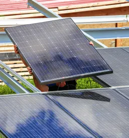 Montaža sončnih elektrarn Zasavska