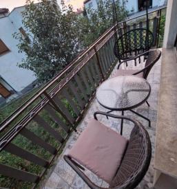 balkon vipava apartmaji