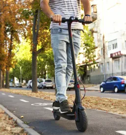 Varna vožnja z električnim skirojem