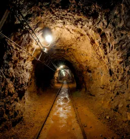 Poceni minerski pribor