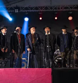 Folk group Ozara