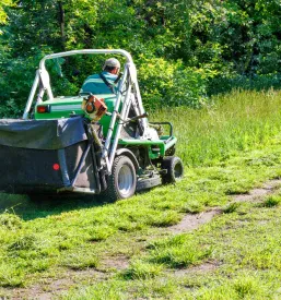 Maloprodaja vrtnih traktorjev Slovenija in tujina