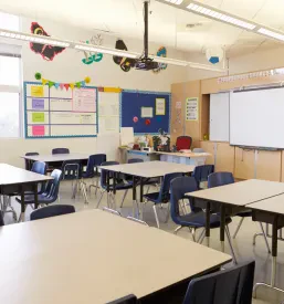 Herstellung von Kinderstühlen für Kindergärten und Schulen in Ausland