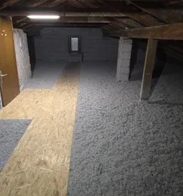 Vpihovanje lesnih kosmičev
