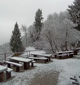 Planinska koča Hleviška planina
