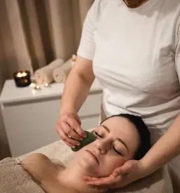 Kozmetični tretma gua sha