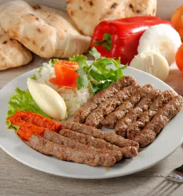 Čevapčiči v okrepčevalnici Ajdovščina