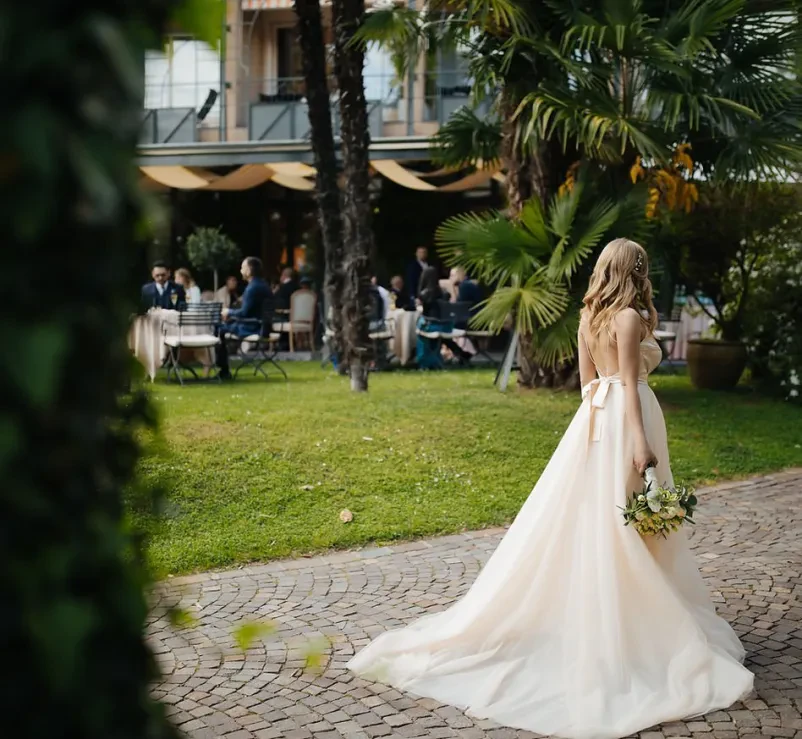Srečna nevesta ob poročnem dnevu, najboljši poročni fotograf štajerska, slikanje poroke