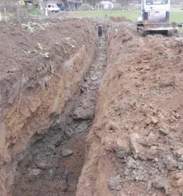 Gradnja kanalizacijskega sistema in črpališča v naselju Ozare za učinkovitejše odvajanje in čiščenje voda.