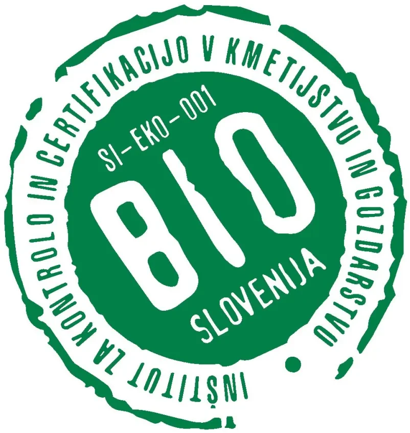 Potrdilo o ekološki pridelavi in kakovosti Detajl slovenskega ekološkega certifikata, ki potrjuje visoko kakovost in poreklo pridelkov, skladno s standardi.