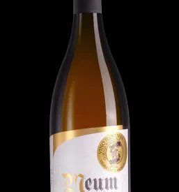 Steklenica Chardonnay Prestige, ki ponosno predstavlja del izbora vrhunska bela in rdeča butična vina Slovenija.