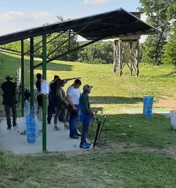Streljanje na glinaste golobe na strelišču Slovenija