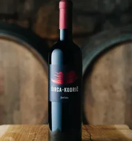 Buteljka rdečega vina Širca-Kodrič
