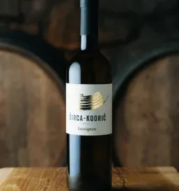 Buteljka belega vina Širca-Kodrič