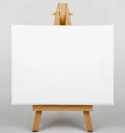 Čisto, prazno platno na elegantnem lesenem stojalu, pripravljeno za nove umetniške kreacije. Osnova za vsako slikarstvo.