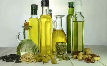 Zakaj bi morali v kuhinji imeti vsaj tri različne vrste olj?